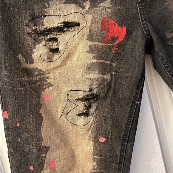 Stylish Black and Red Women's Jeans - Picture 3 of 6